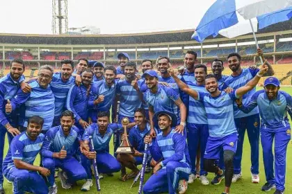 Karnataka clinch Vijay Hazare title